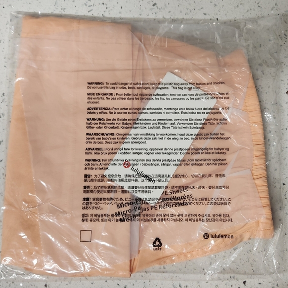 Lululemon Cotton-Blend Poplin High-Rise Short 4" - Picture 7 of 9